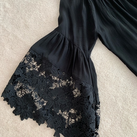 On or off the shoulders - Picture 3 of 4